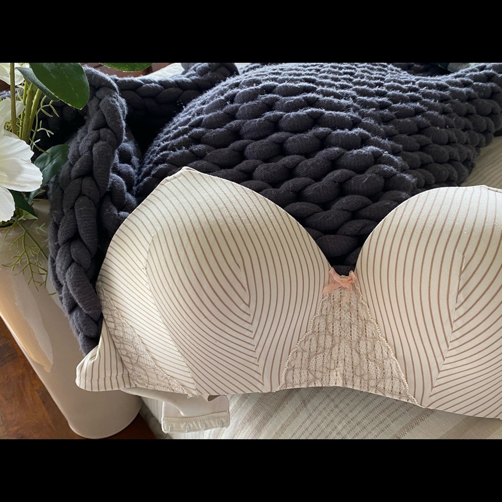 Very Soft and comfy COCIQUE 40DD bras, gently worn